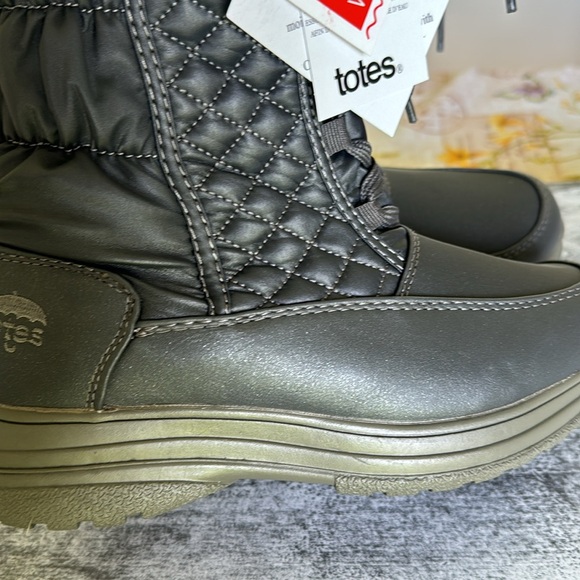 NWT woman’s totes boots - Picture 7 of 7